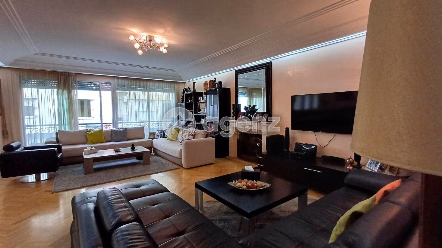 Apartment for sale in Gauthier. 3 rooms. Carpark and elevator