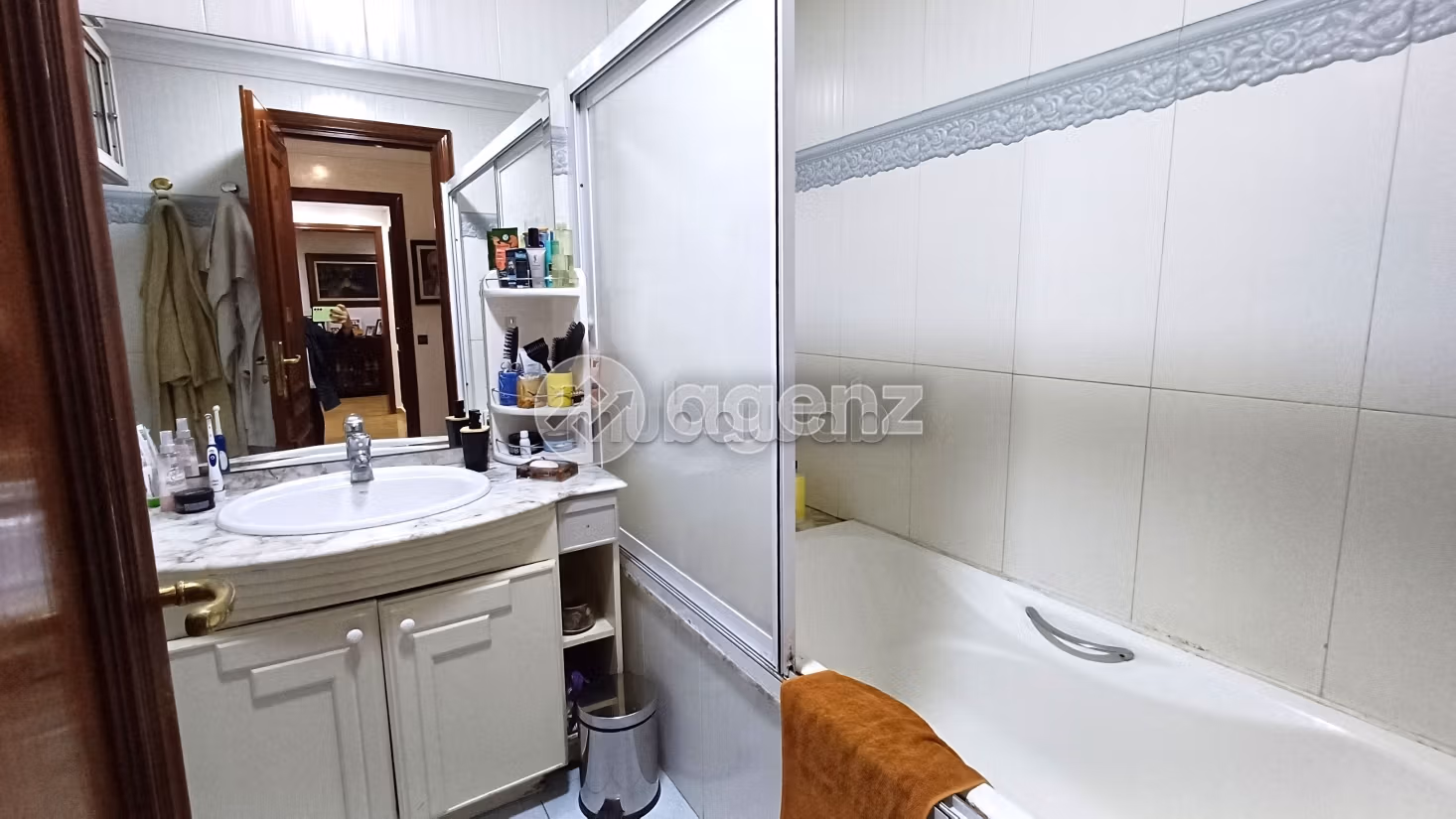 Apartment for sale in Gauthier. 3 rooms. Carpark and elevator