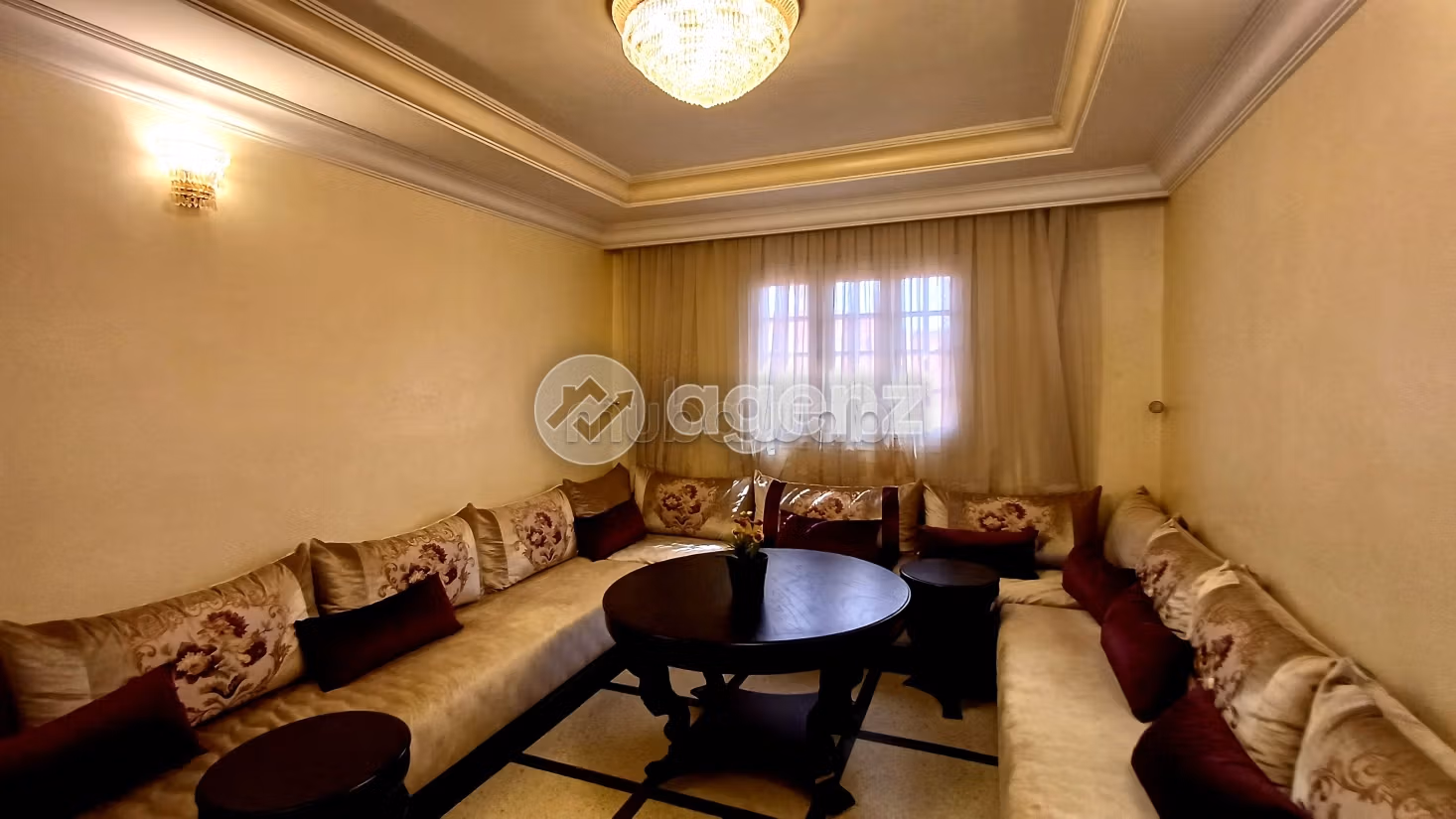 Acquista casa. 6 belle camere da letto. Garage e terrazzo