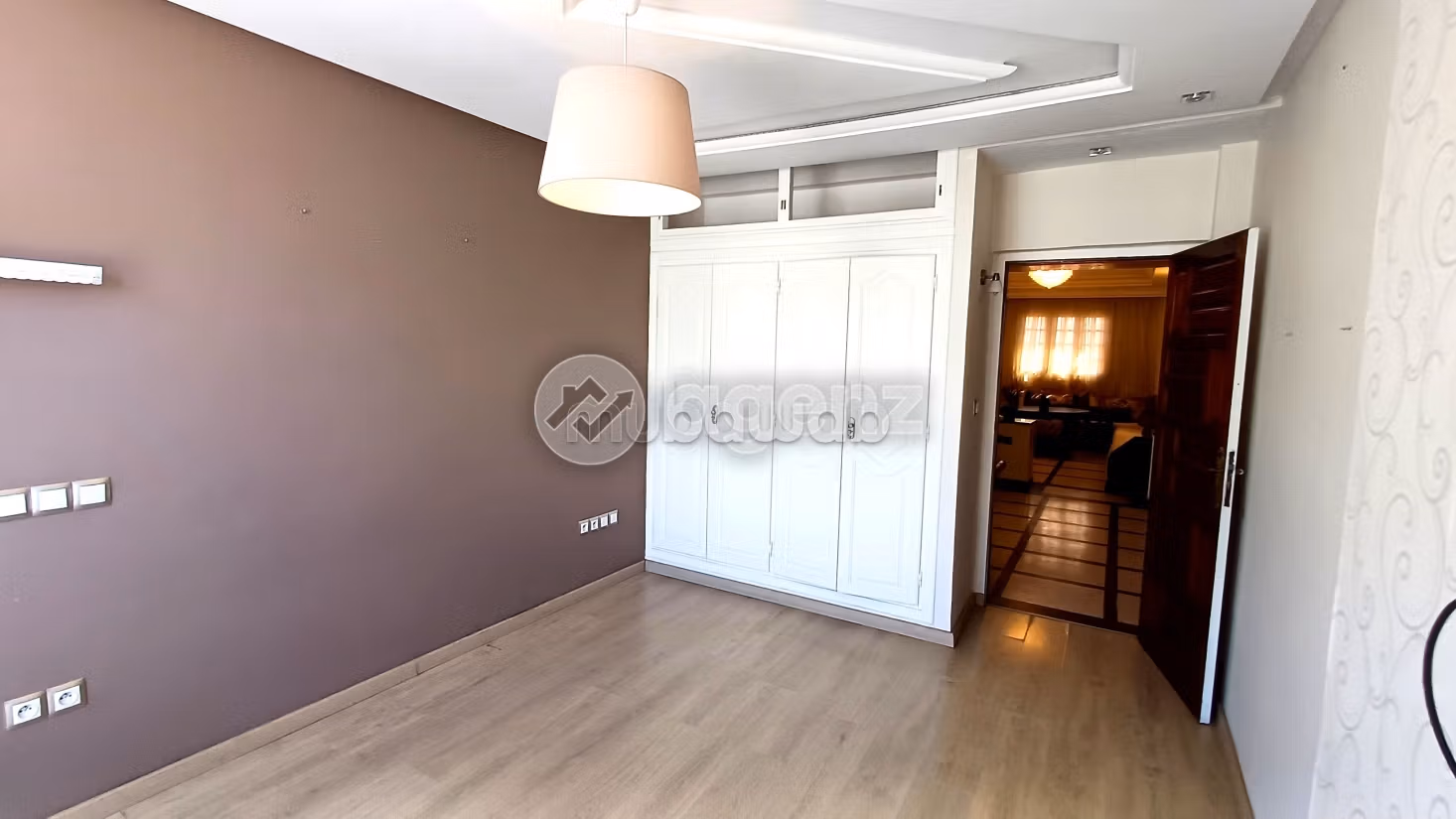 Acquista casa. 6 belle camere da letto. Garage e terrazzo