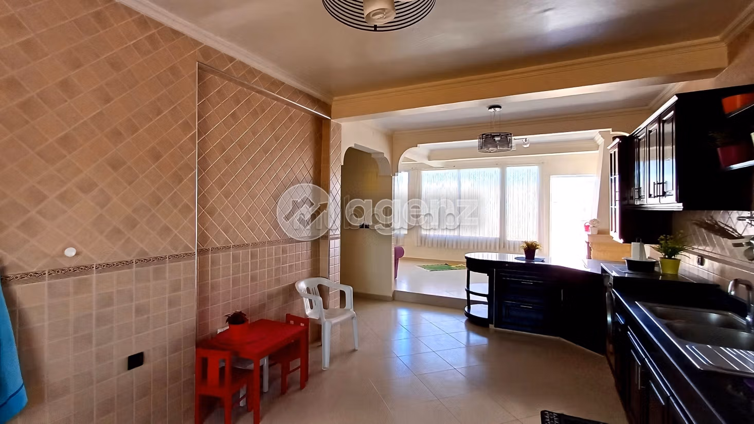 Acquista casa. 6 belle camere da letto. Garage e terrazzo