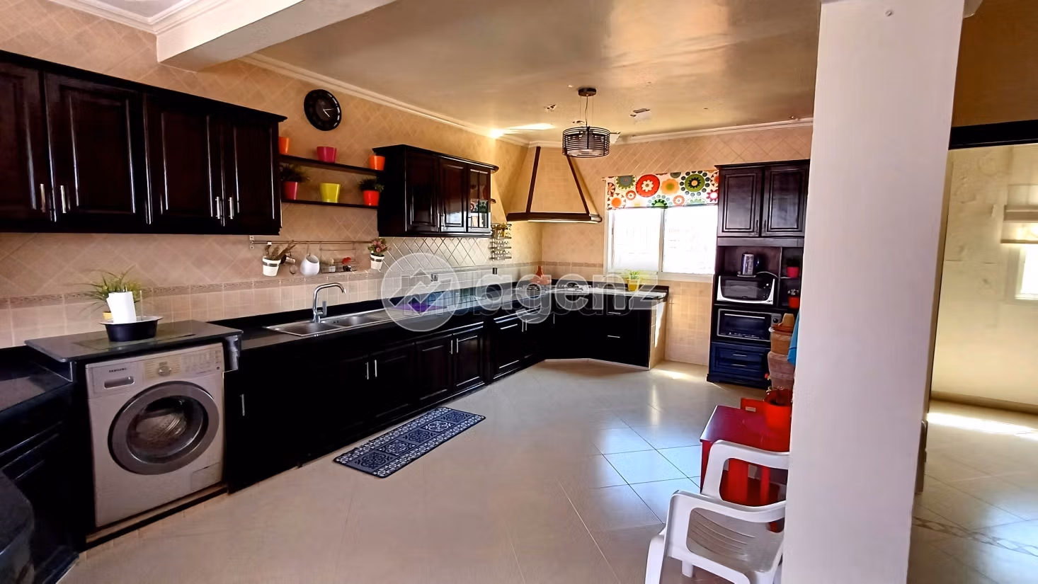 Acquista casa. 6 belle camere da letto. Garage e terrazzo