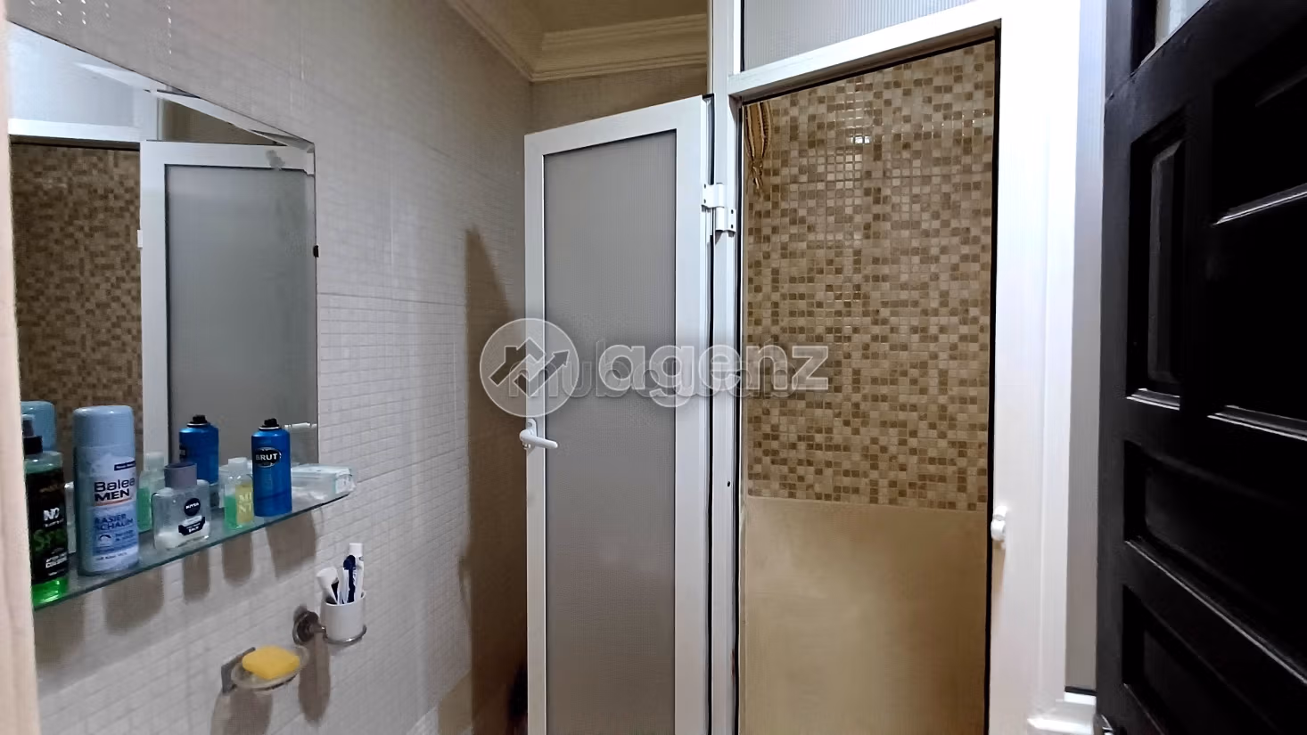 Acquista casa. 6 belle camere da letto. Garage e terrazzo