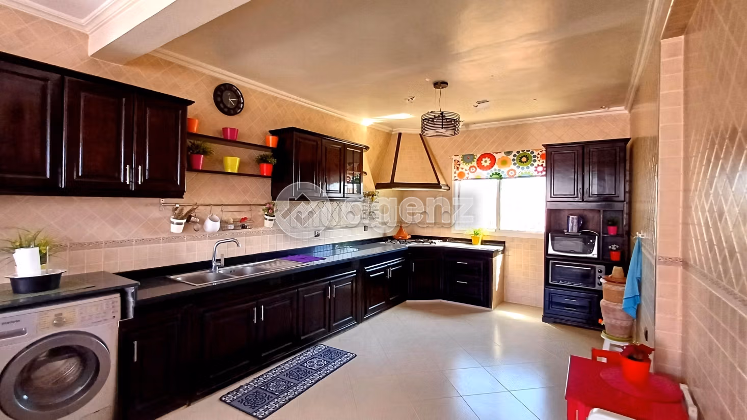 Acquista casa. 6 belle camere da letto. Garage e terrazzo