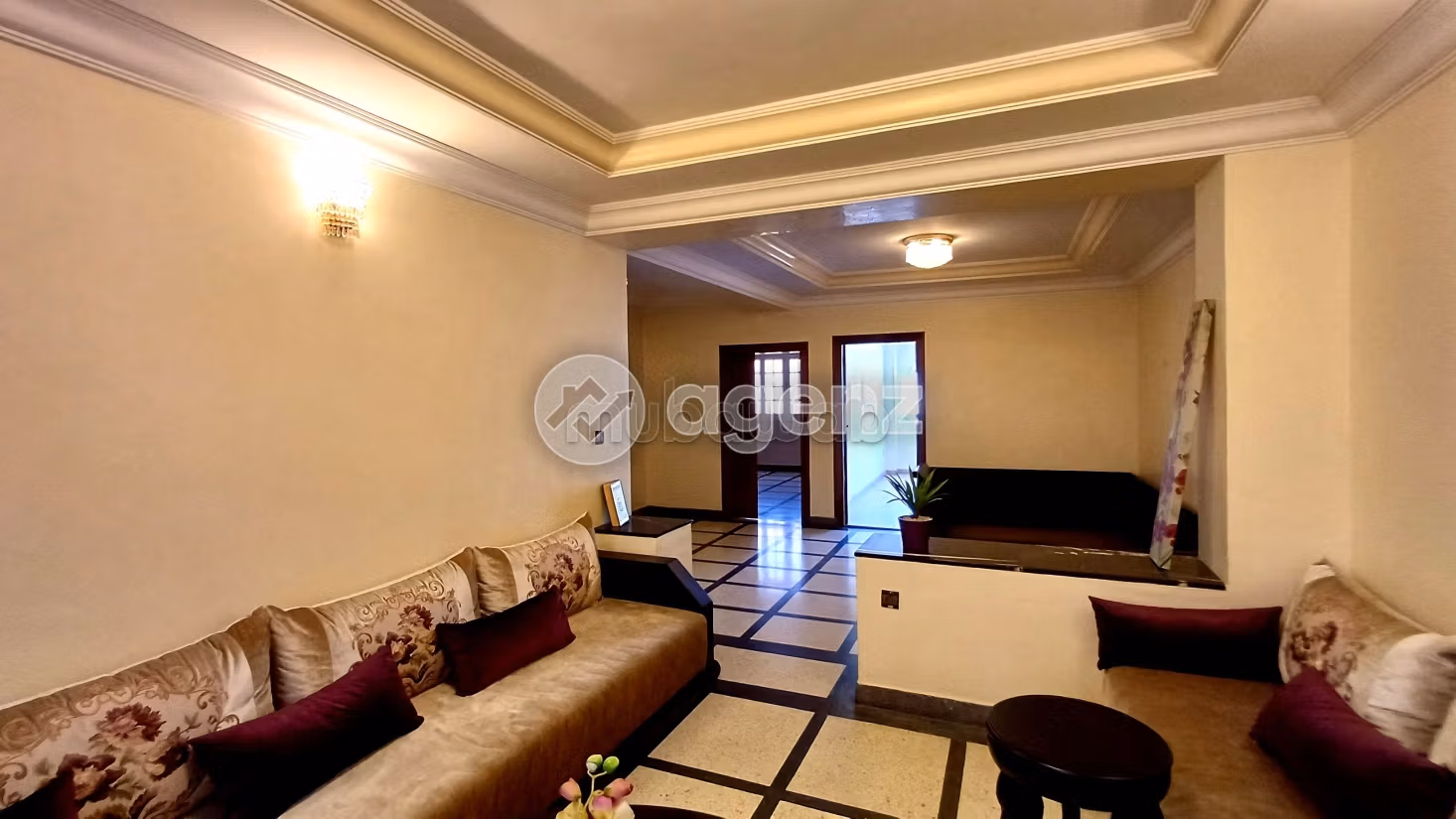 Acquista casa. 6 belle camere da letto. Garage e terrazzo
