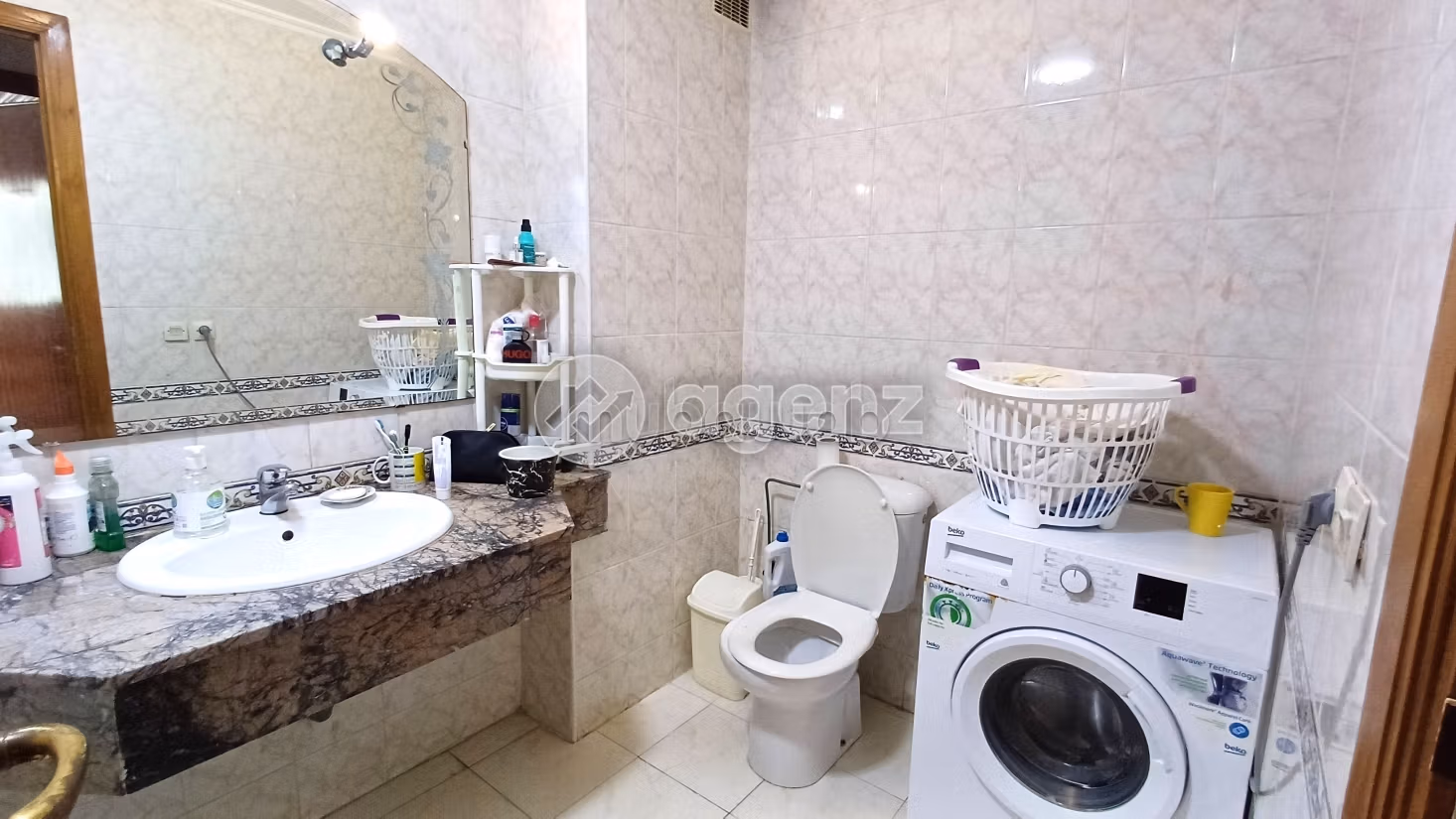 Beautiful apartment for sale. Area 80 m². With garage and lift
