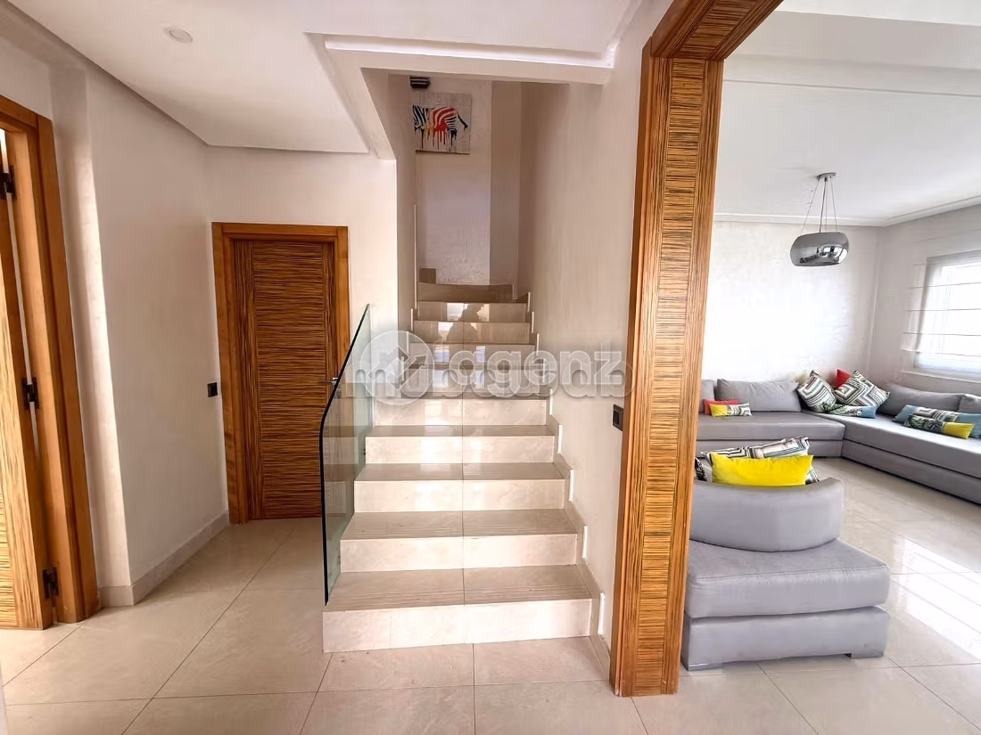 Suntuosa villa en venta. 3 hermosas habitaciones. Bien decorado