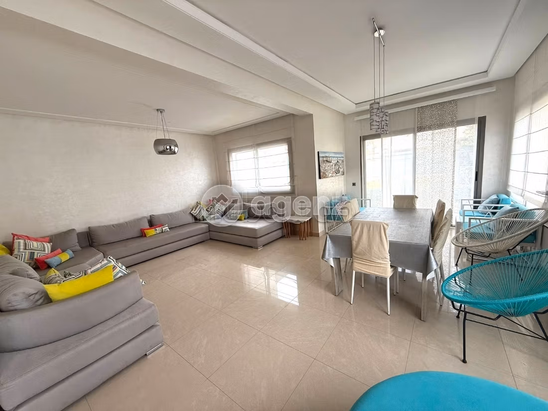 Suntuosa villa en venta. 3 hermosas habitaciones. Bien decorado