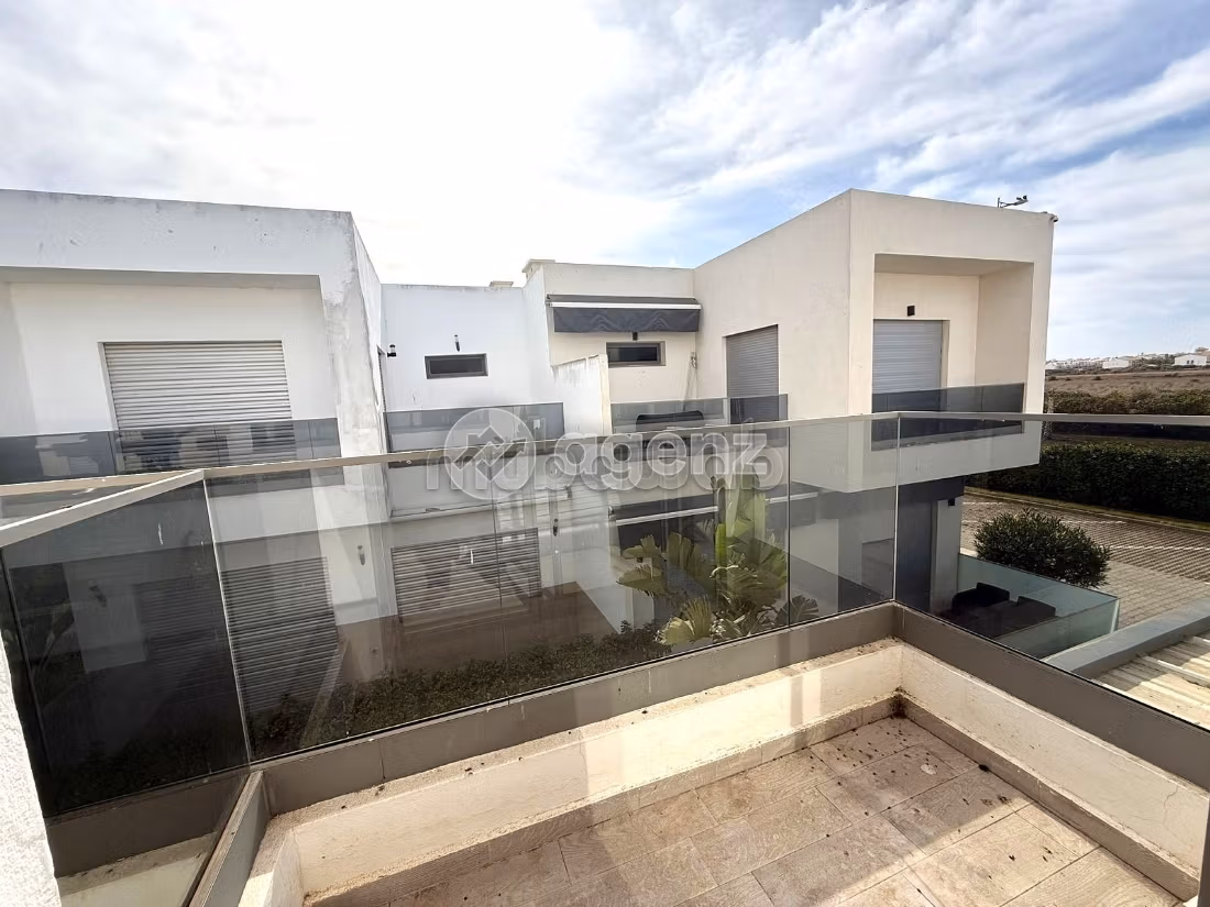 Suntuosa villa en venta. 3 hermosas habitaciones. Bien decorado