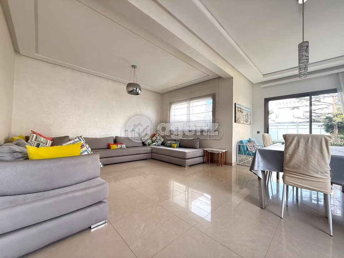 Suntuosa villa en venta. 3 hermosas habitaciones. Bien decorado