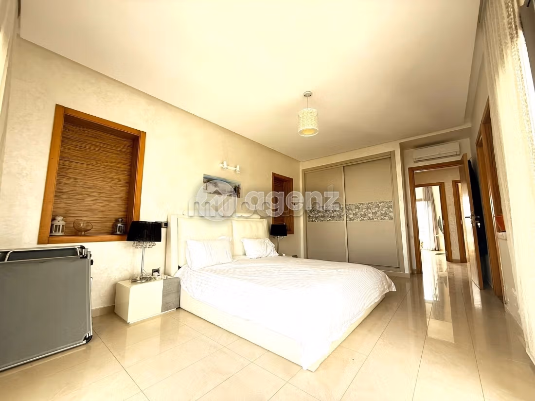 Suntuosa villa en venta. 3 hermosas habitaciones. Bien decorado