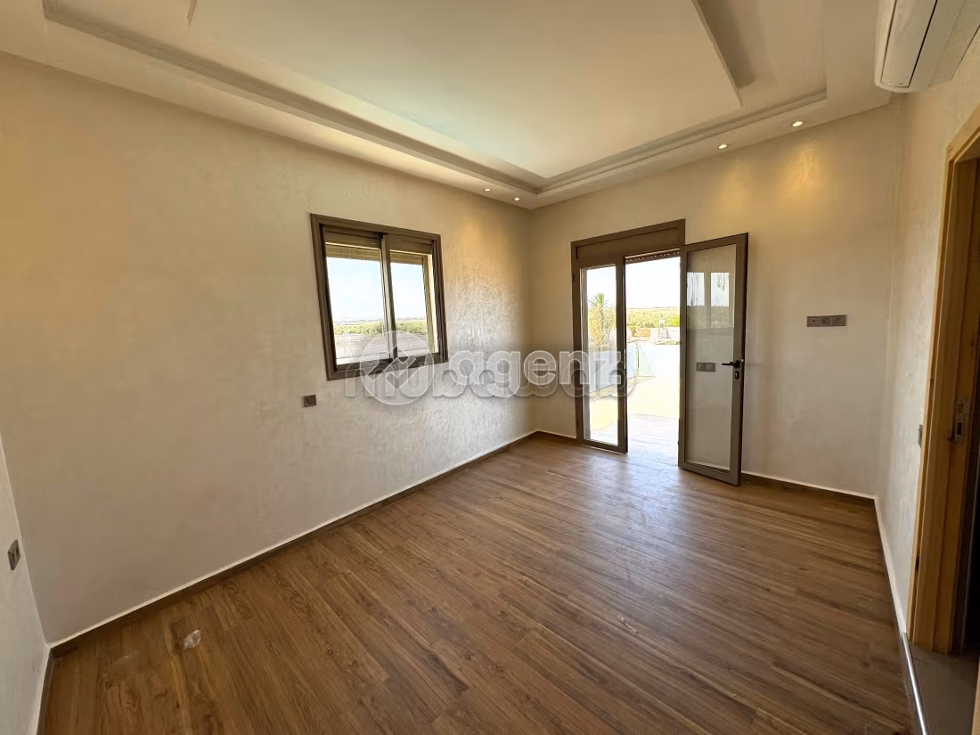 High quality villa for sale. Area 2000 m². Cellar, Large terrace