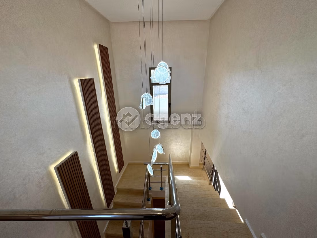 High quality villa for sale. Area 2000 m². Cellar, Large terrace