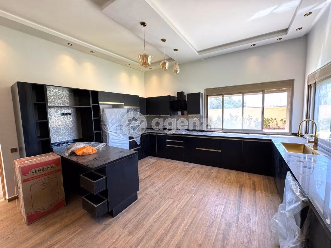 High quality villa for sale. Area 2000 m². Cellar, Large terrace