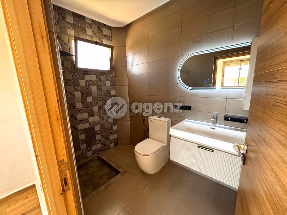 High quality villa for sale. Area 2000 m². Cellar, Large terrace