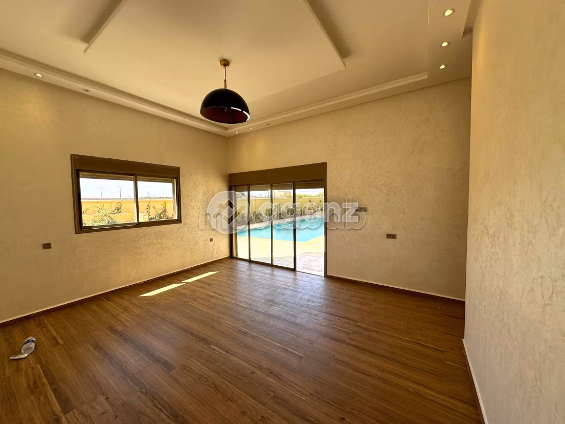 High quality villa for sale. Area 2000 m². Cellar, Large terrace