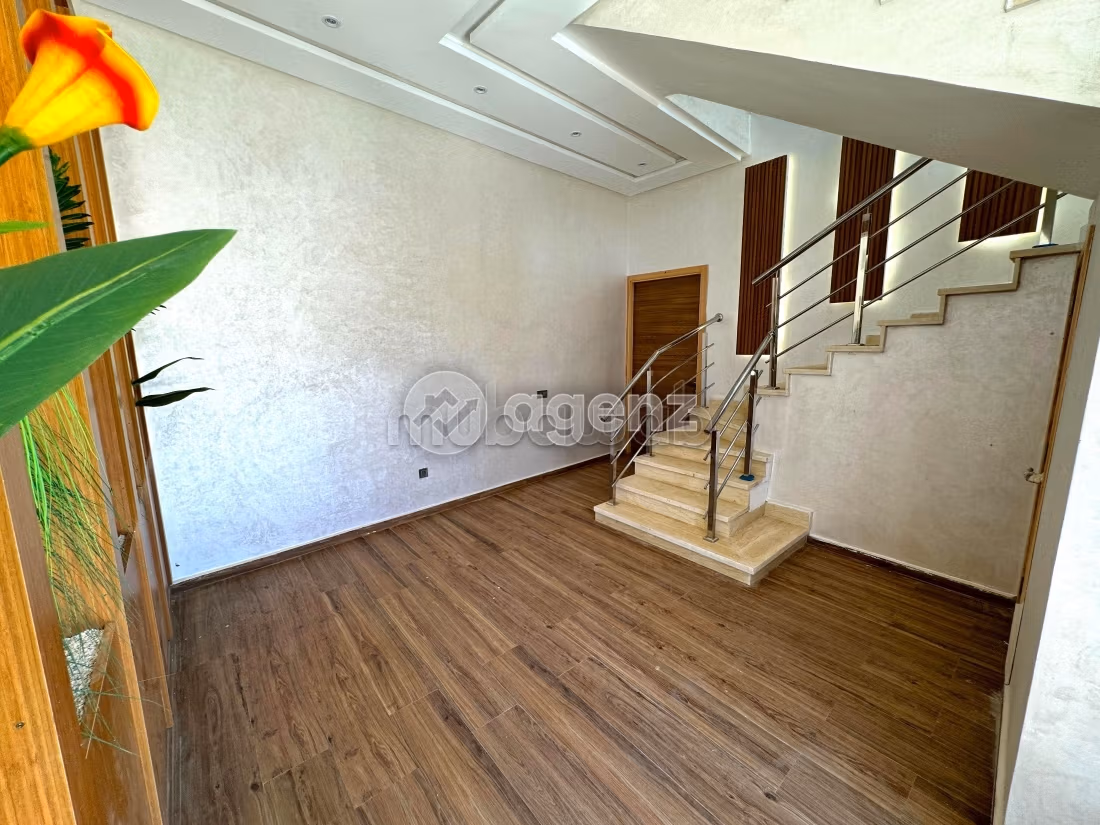 High quality villa for sale. Area 2000 m². Cellar, Large terrace