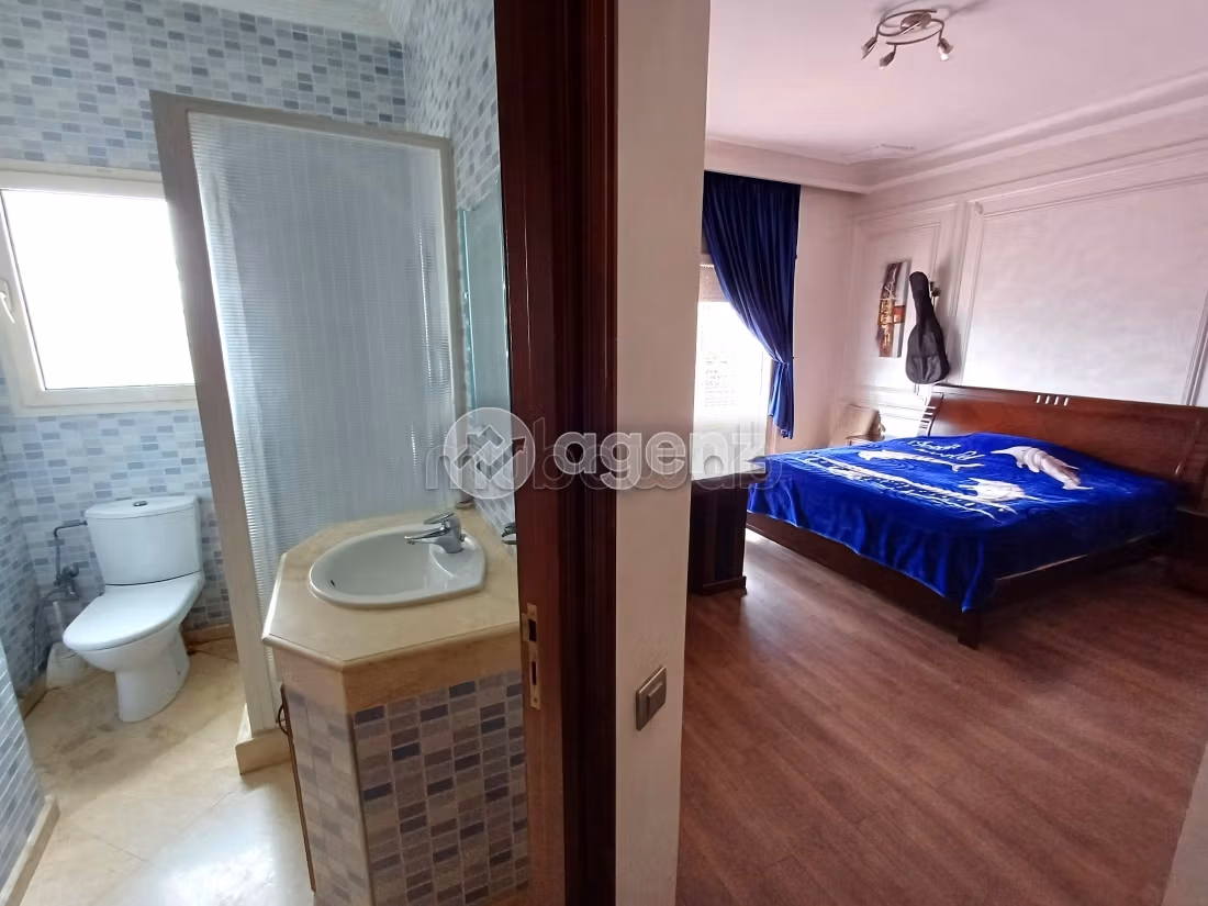 Casa de lujo en venta en Californie. Dimensión 1150 m². Plazas de parking y jardín