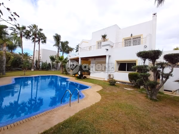 Casa de lujo en venta en Californie. Dimensión 1150 m². Plazas de parking y jardín
