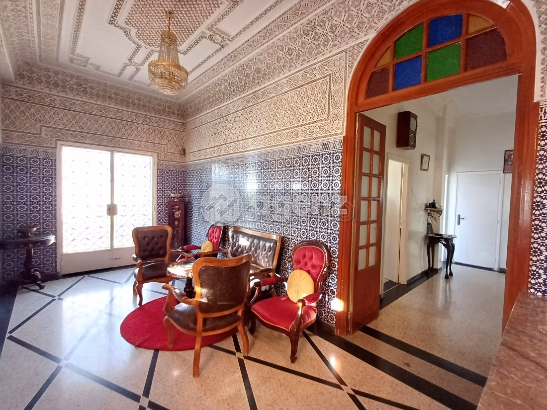 Luxury Villa for sale in Californie. Area 943 m². Parking spaces