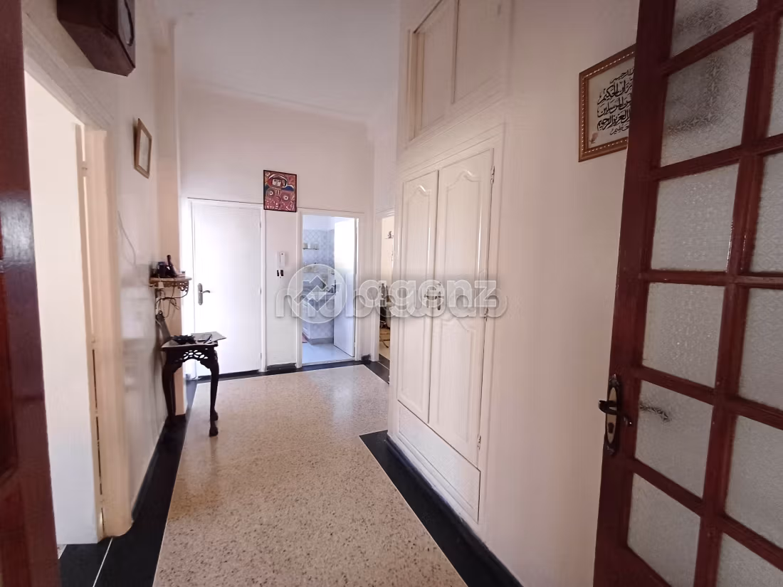 Luxury Villa for sale in Californie. Area 943 m². Parking spaces