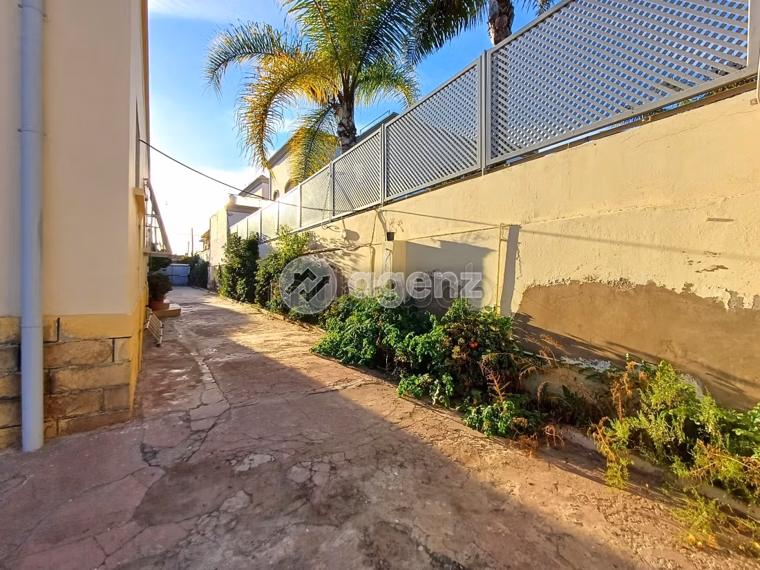 Luxury Villa for sale in Californie. Area 943 m². Parking spaces