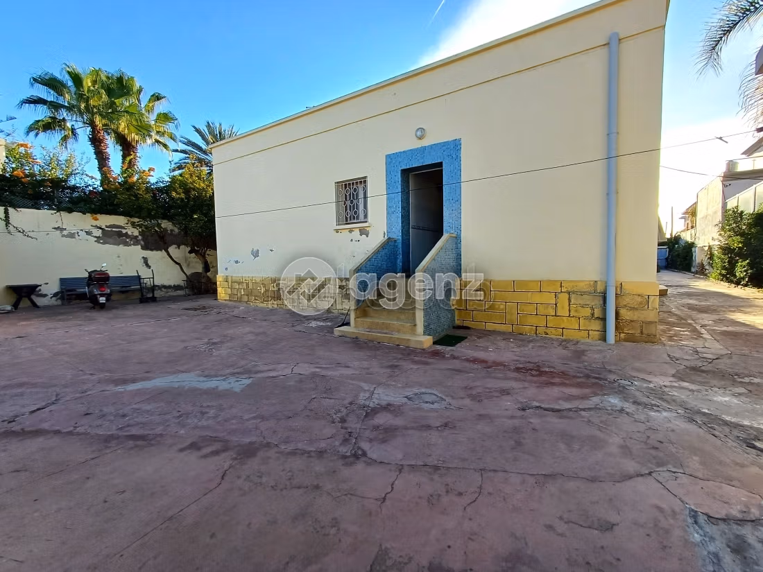 Luxury Villa for sale in Californie. Area 943 m². Parking spaces