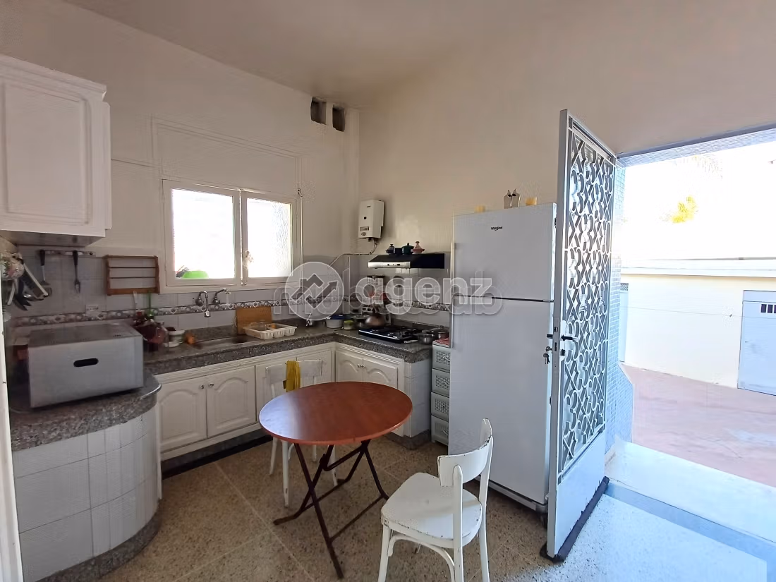 Luxury Villa for sale in Californie. Area 943 m². Parking spaces