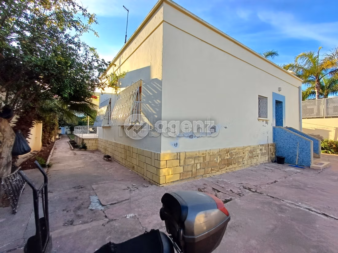 Luxury Villa for sale in Californie. Area 943 m². Parking spaces