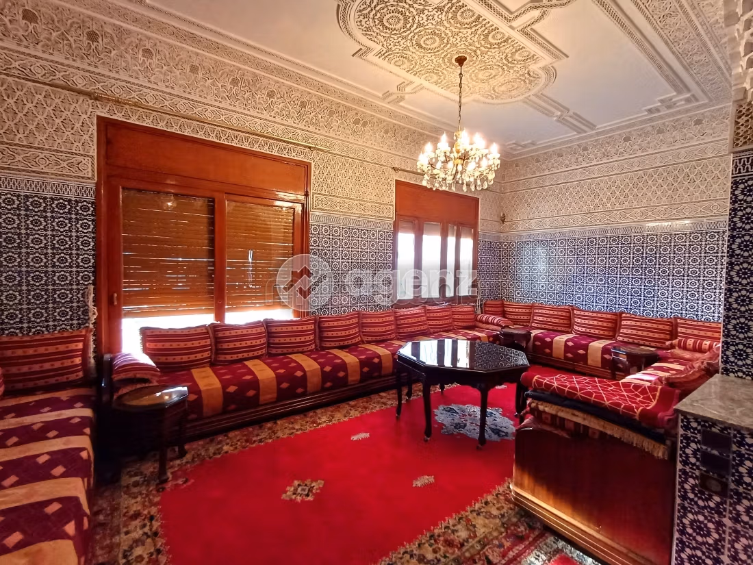 Luxury Villa for sale in Californie. Area 943 m². Parking spaces