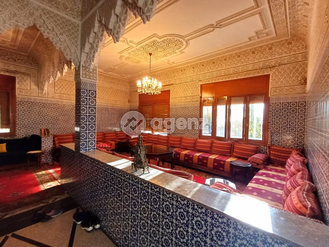 Luxury Villa for sale in Californie. Area 943 m². Parking spaces