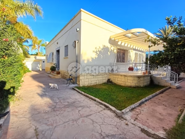 Kopen: villa's en luxe woningen in Californie. Totale oppervlakte 943 m². Met garage