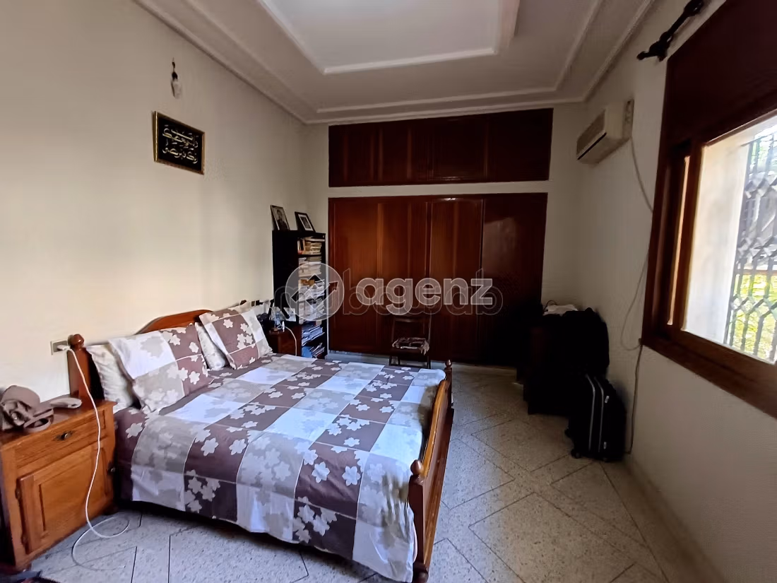 Fabulous villa for sale in Hay Al Azhar. 4 beautiful rooms. Parking spaces and beautiful garden