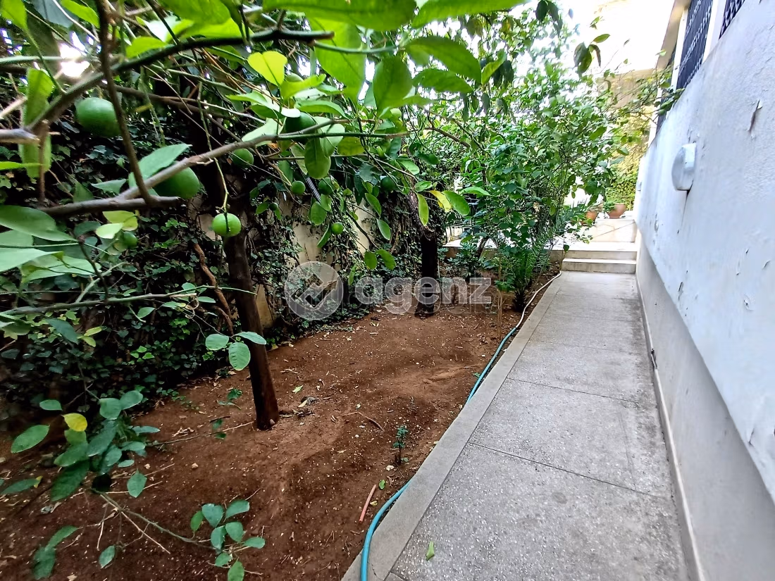 Fabulous villa for sale in Hay Al Azhar. 4 beautiful rooms. Parking spaces and beautiful garden