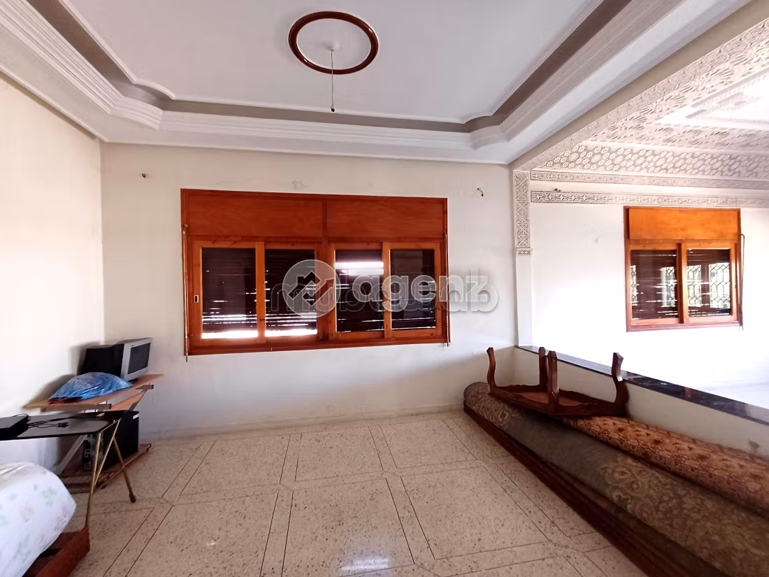 Fabulous villa for sale in Hay Al Azhar. 4 beautiful rooms. Parking spaces and beautiful garden