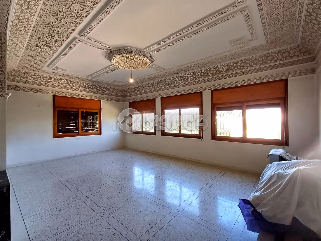 Fabulous villa for sale in Hay Al Azhar. 4 beautiful rooms. Parking spaces and beautiful garden