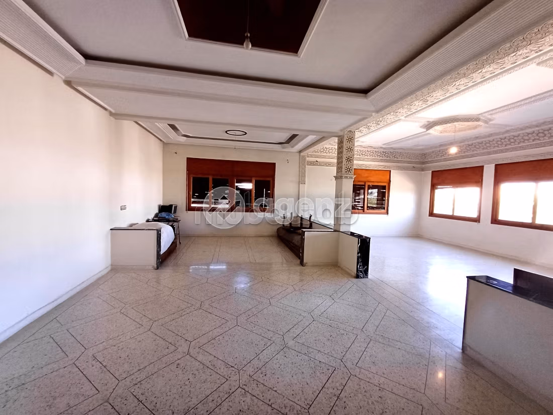 Fabulous villa for sale in Hay Al Azhar. 4 beautiful rooms. Parking spaces and beautiful garden