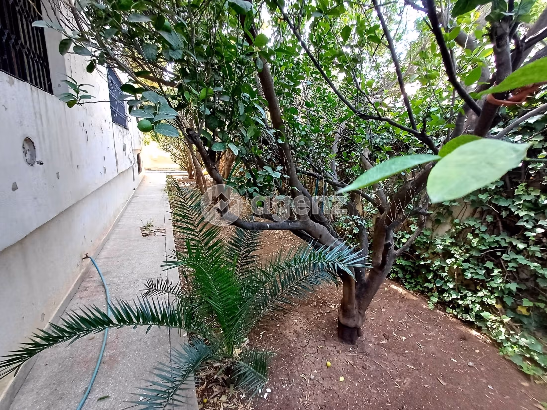 Fabulous villa for sale in Hay Al Azhar. 4 beautiful rooms. Parking spaces and beautiful garden