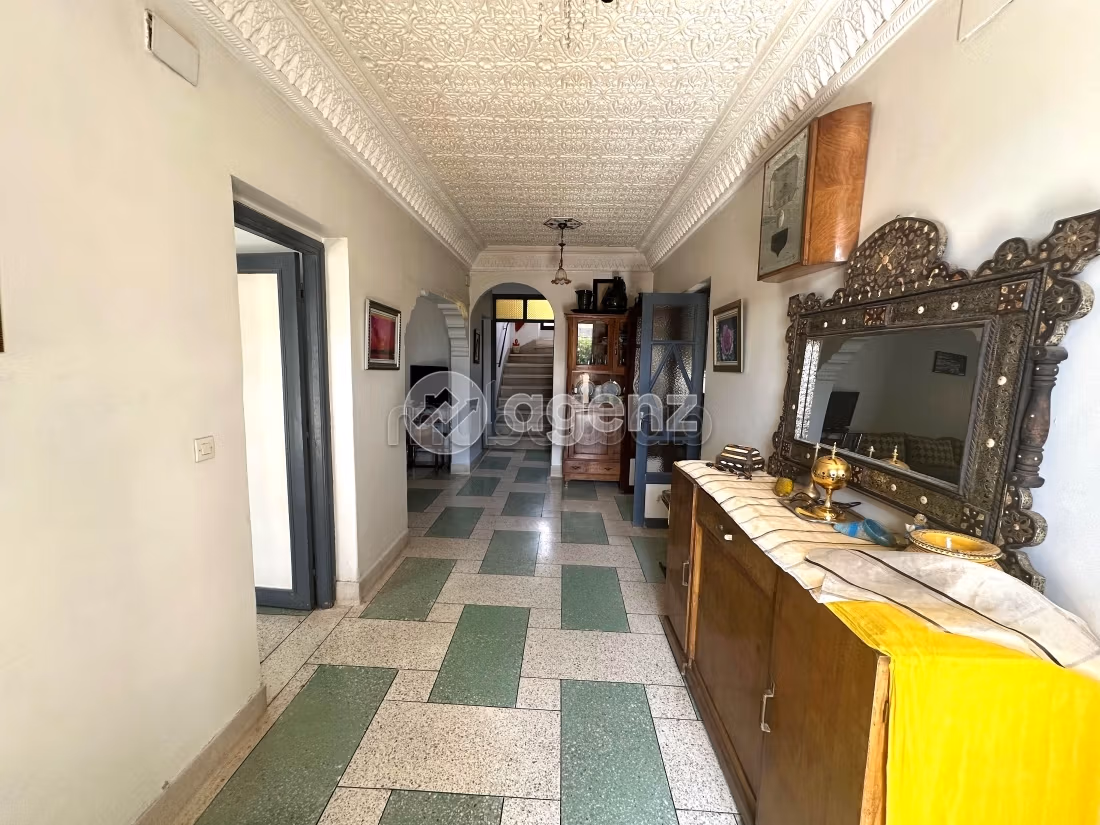 Nu kopen: villa's en luxe woningen in Assif. 10 Slaapkamers. Garage en tuin