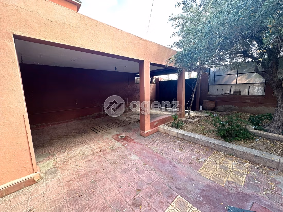 Nu kopen: villa's en luxe woningen in Assif. 10 Slaapkamers. Garage en tuin