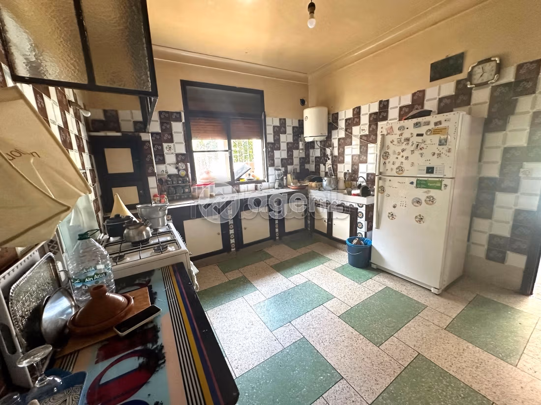 Nu kopen: villa's en luxe woningen in Assif. 10 Slaapkamers. Garage en tuin