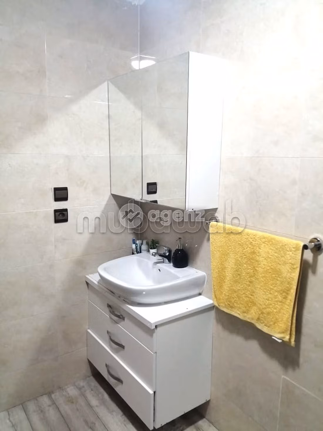 Splendido appartamento da acquistare. 3 camere. Posto auto e ascensore