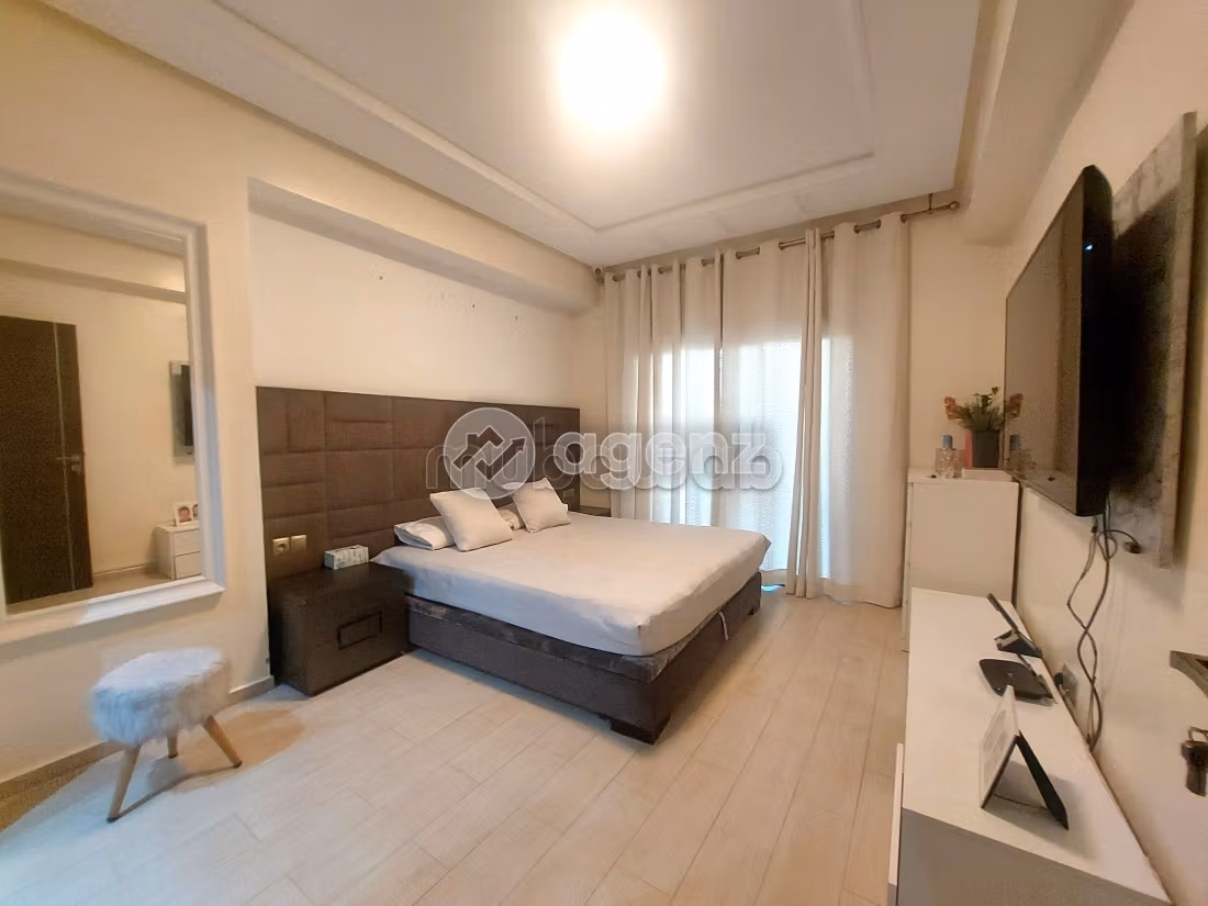 Rent an apartment in Racine. Small area 176 m². Ample storage space