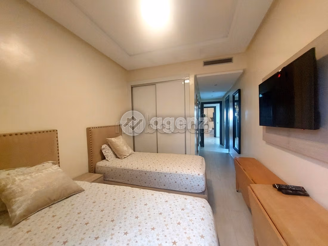Rent an apartment in Racine. Small area 176 m². Ample storage space