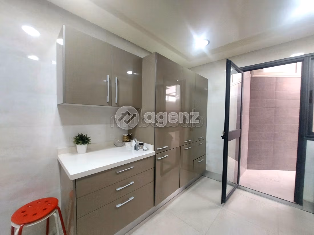 Rent an apartment in Racine. Small area 176 m². Ample storage space