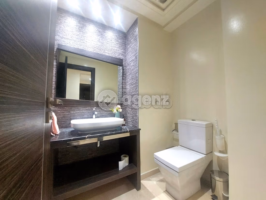Rent an apartment in Racine. Small area 176 m². Ample storage space