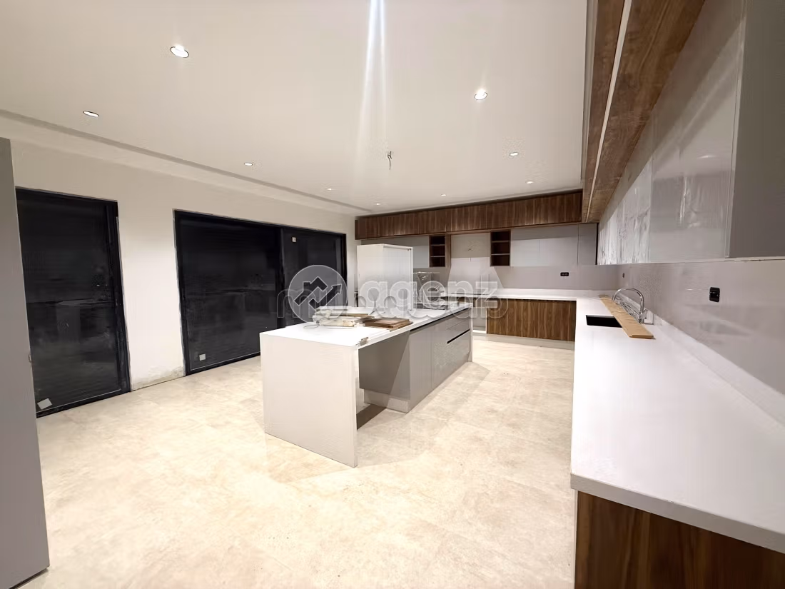 Villa à vendre 1 300 m², 6 chambres Ville Verte Bouskoura