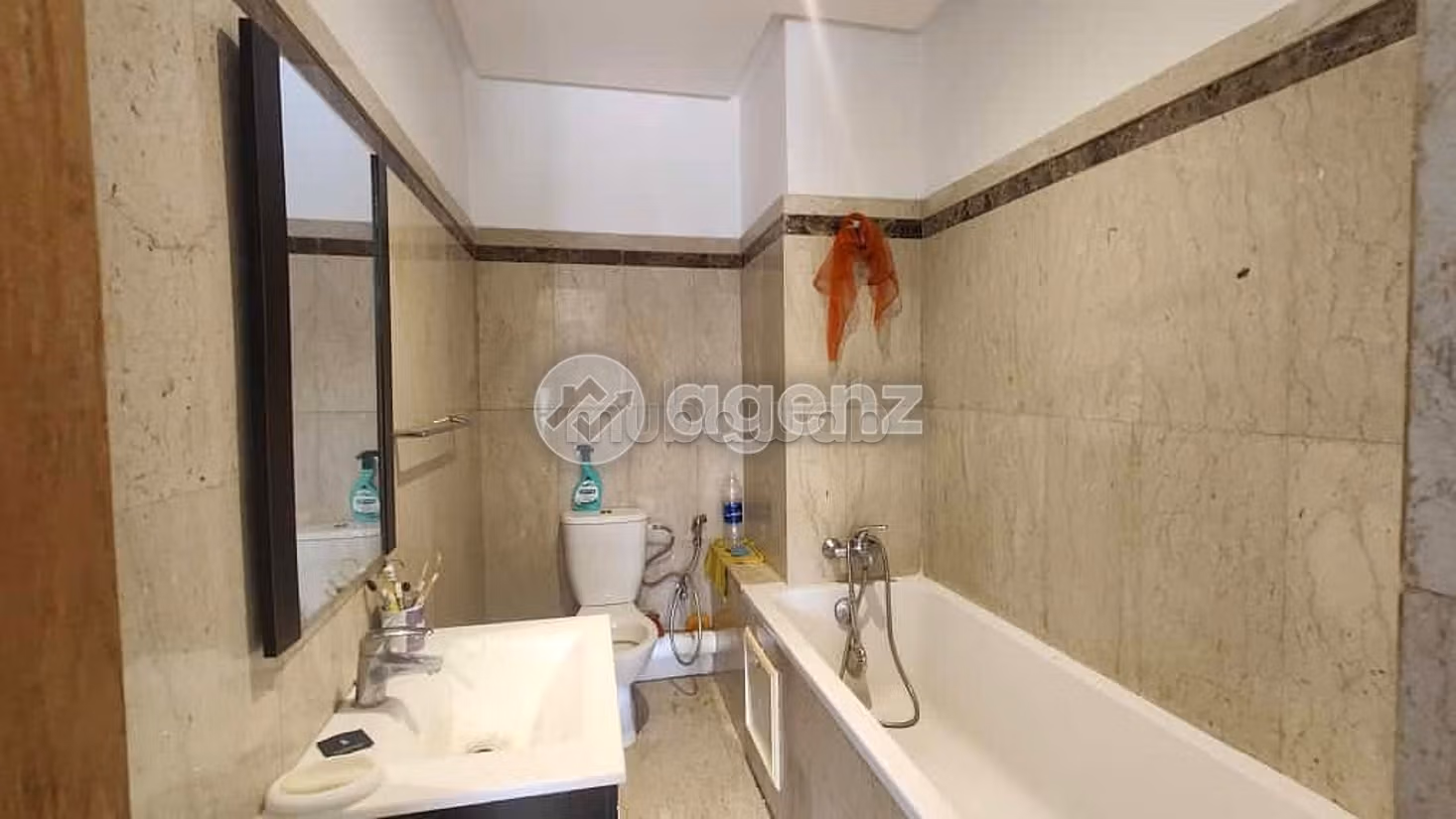 Splendido appartamento in vendita a Derb Ben Houmane. Superficie di 120 m². Ascensore e terrazzo