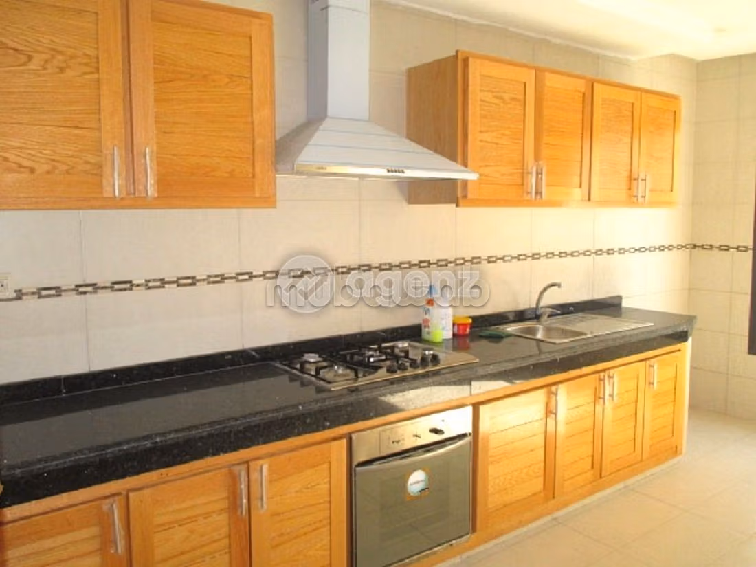 Splendido appartamento in vendita a Derb Ben Houmane. Superficie di 120 m². Ascensore e terrazzo