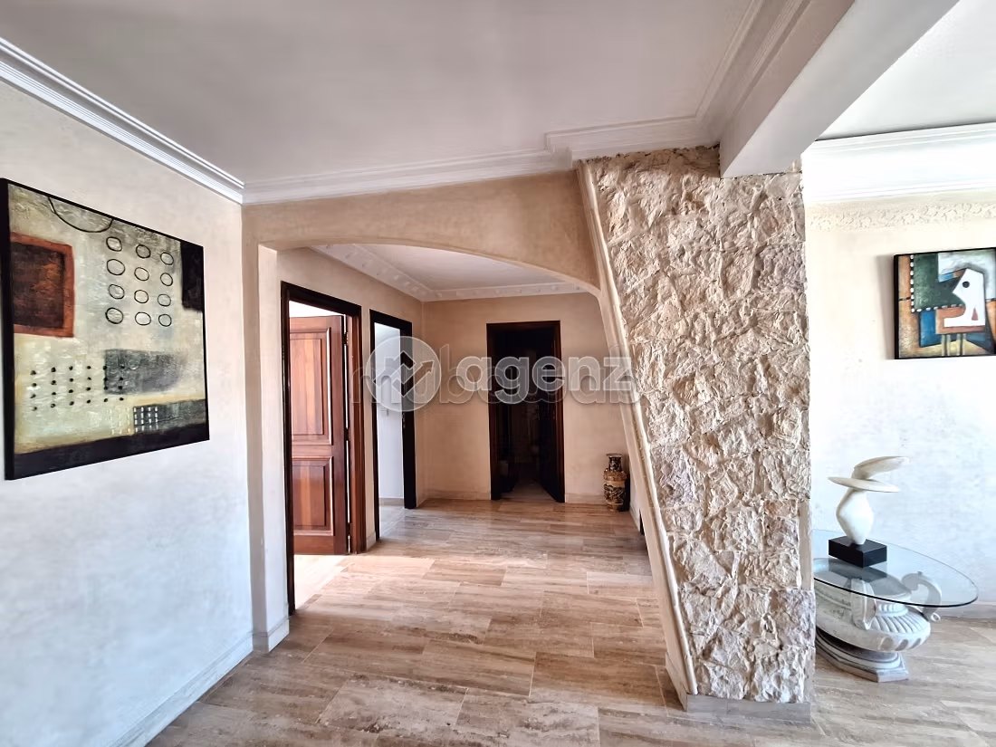 Villa à vendre 1 317 m², 6 chambres 
Racine Casablanca